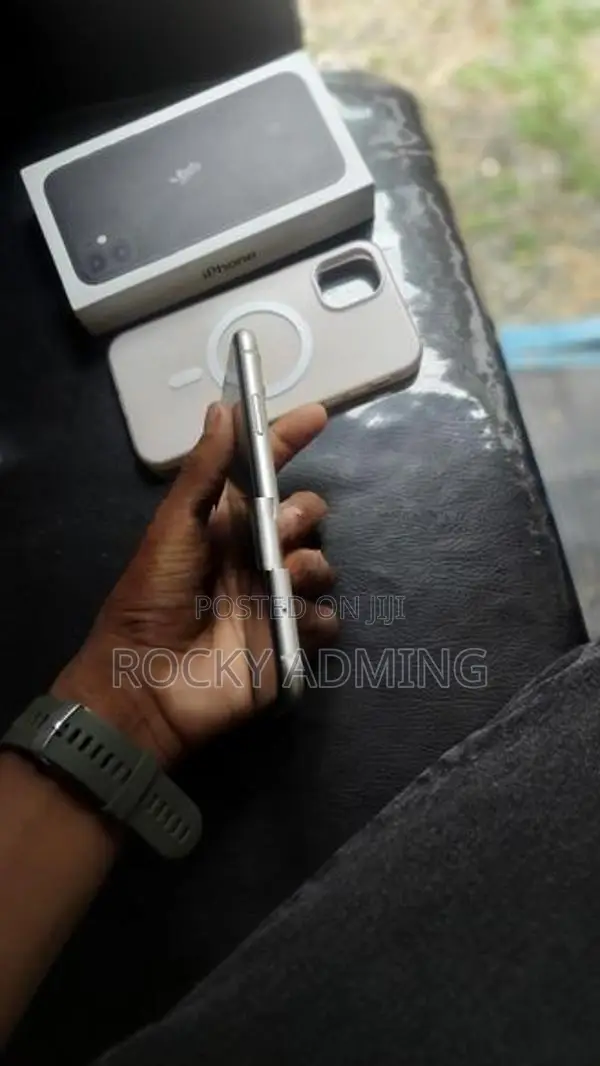 Apple iPhone 11 (Used)