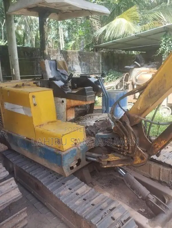 Mitsubishi 35 Excavator 2002