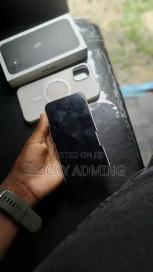 Apple iPhone 11 (Used)
