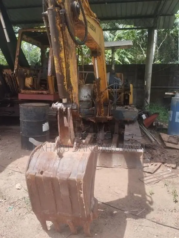 Mitsubishi 35 Excavator 2002
