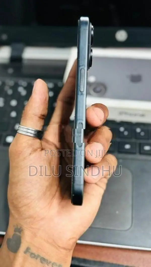 Apple iPhone 16 (Used)