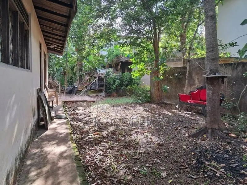 Prime Land with Old House – Near IDH / Angoda