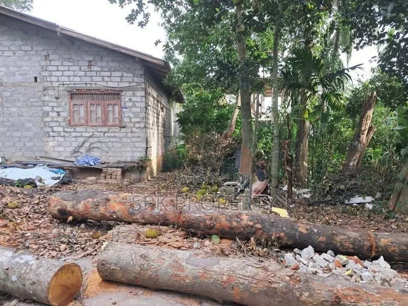 Prime Land with Old House – Near IDH / Angoda