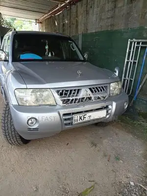Mitsubishi Montero 2004