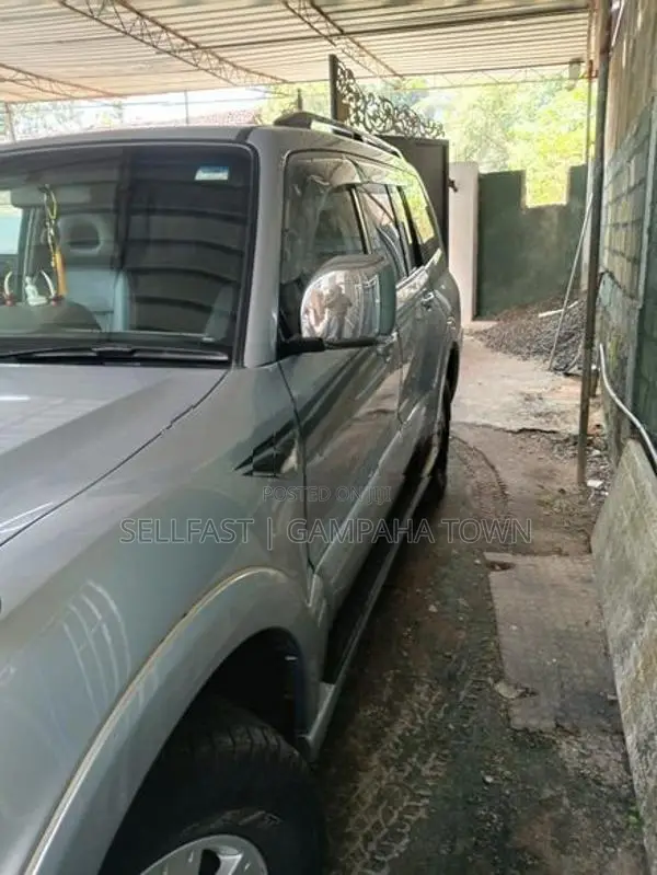 Mitsubishi Montero 2004