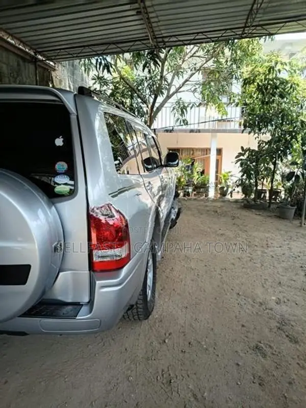 Mitsubishi Montero 2004