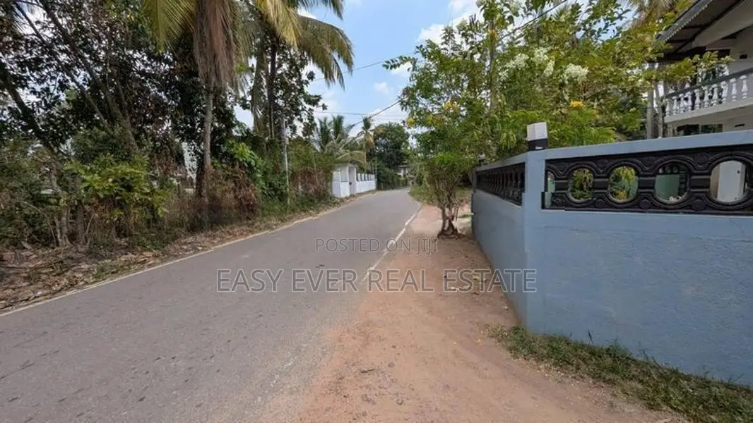 කලගෙඩිහේන දඩගමුව පාරෙන් සුපිරි ඉඩමක්
