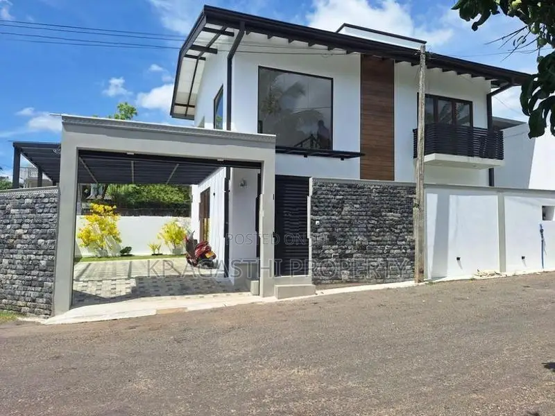 Luxury Land for Sale in Athurugiriya