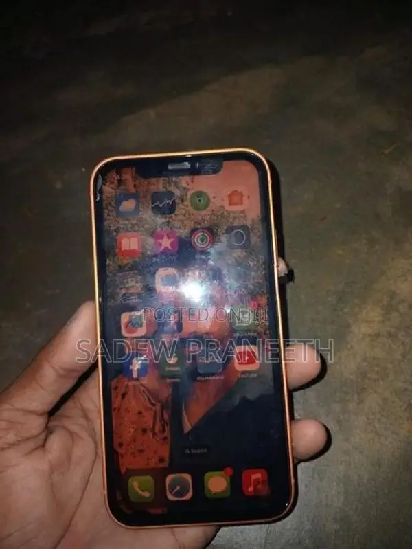 Apple iPhone XR (Used)