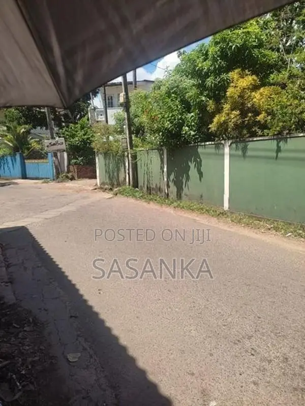 Battaramulla Thalahena 8 Mile Post 21 Perches Land For Sale