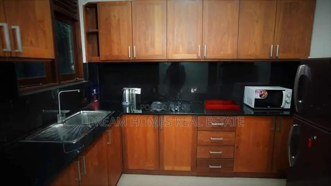 Spacious 4 Bedroom Luxury Home for Sale Thalawathugoda