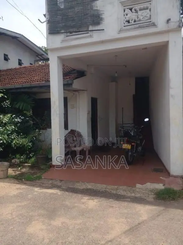 Kohuwala Malwatta Road 5.67 Perches Land With Old House For Sale