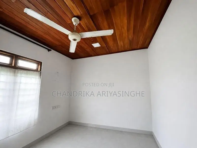 නිදන කාමරයක් කුලියට දීමට - තල්අරඹ