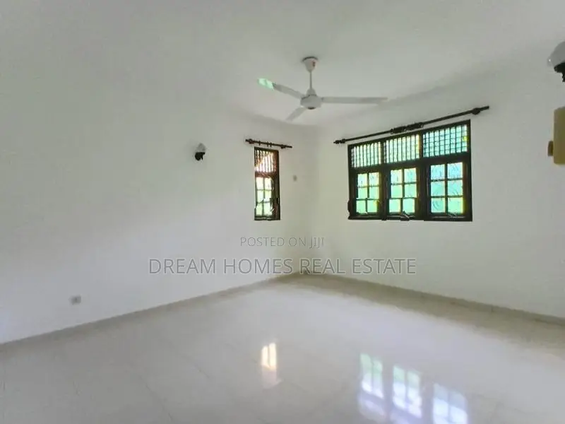 Cozy Residential House for Sale in Kottawa