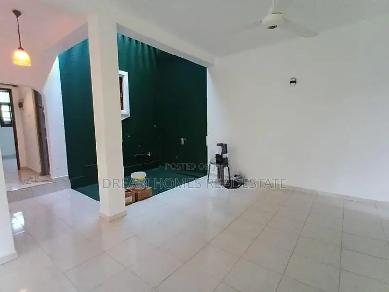 Cozy Residential House for Sale in Kottawa