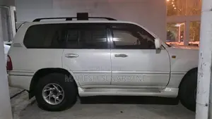 Toyota Land Cruiser Sahara 2000