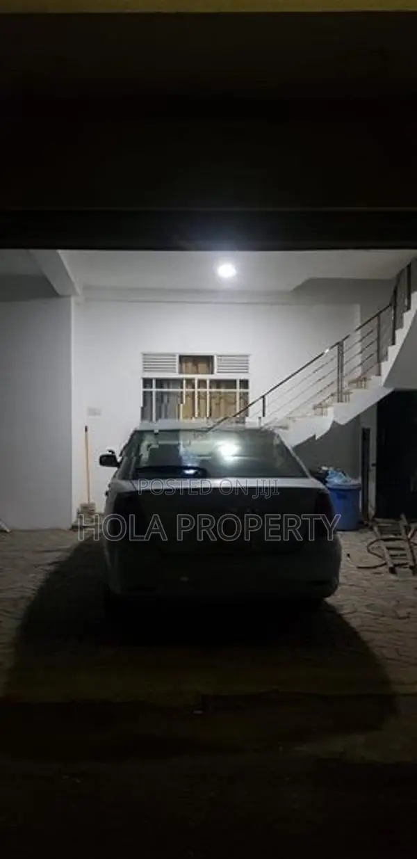 3 Bedroom Unfurnished Upstair House for Rent Colombo 08