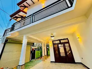 මීගමුව බස් පාරට ඉතා කිට්ටු අලුත්ම දෙමහල් නිවස විකිණීමට