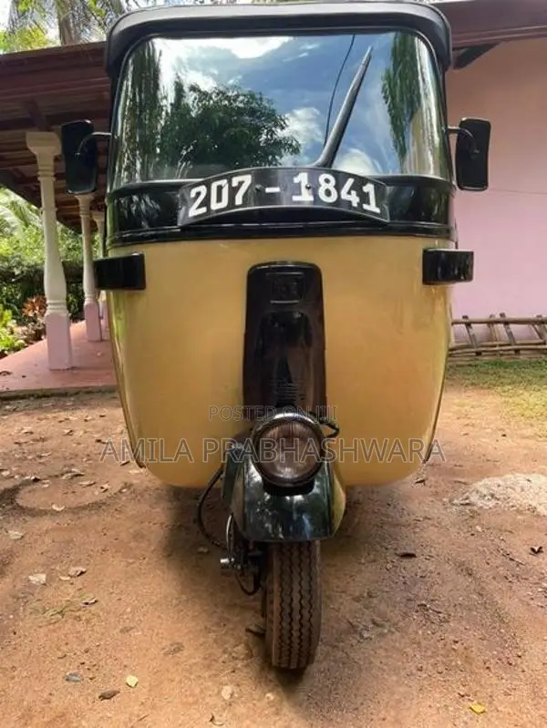 Bajaj RE 2000