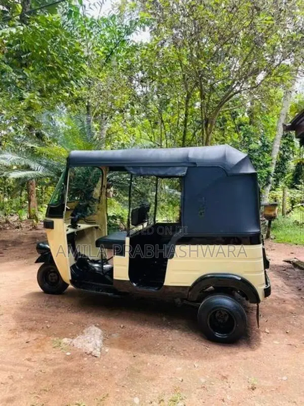 Bajaj RE 2000