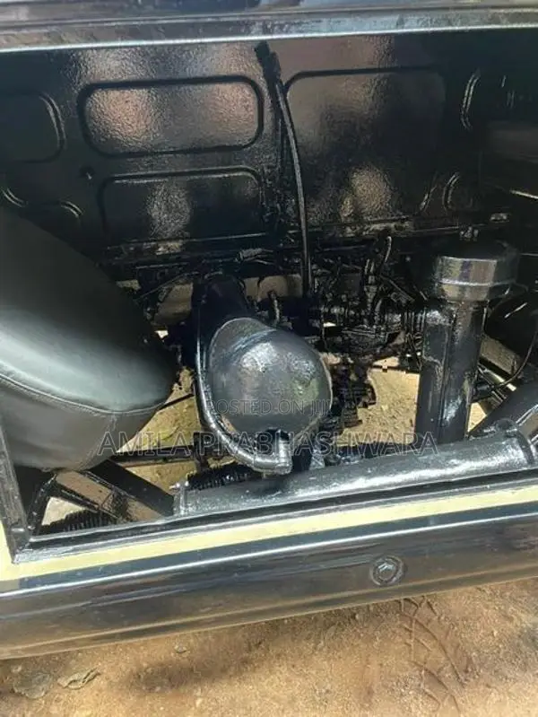 Bajaj RE 2000