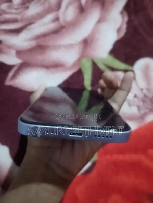 Apple iPhone 12 (Used)