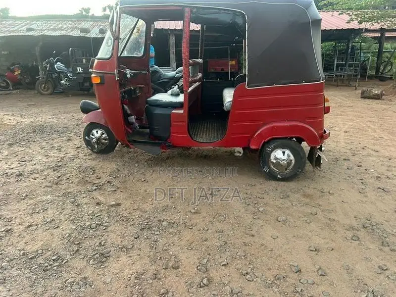 Bajaj RE 2005