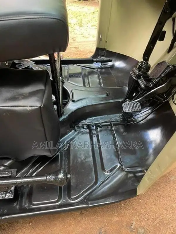 Bajaj RE 2000