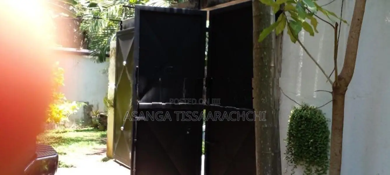 Four Piece Gate