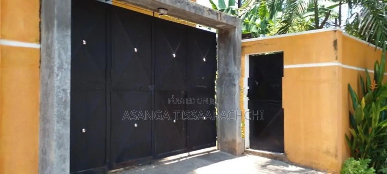 Four Piece Gate