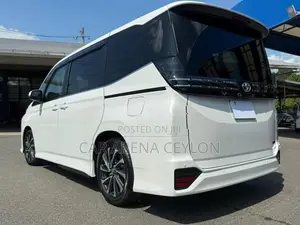 Toyota Voxy S-Z 2025