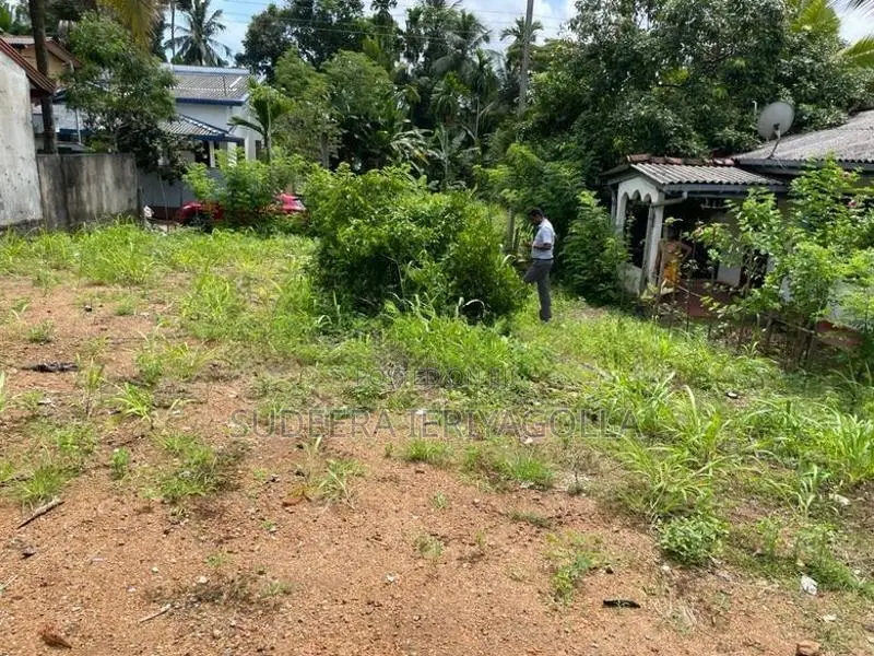 කහතුඩුව නිරවුල් ඔප්පු සහිත අධිවෙගයට නුදුරින් පර්චස් 10ක ඉඩම