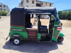Bajaj RE 2018
