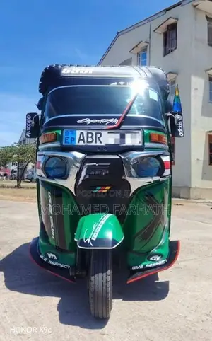 Bajaj RE 2018