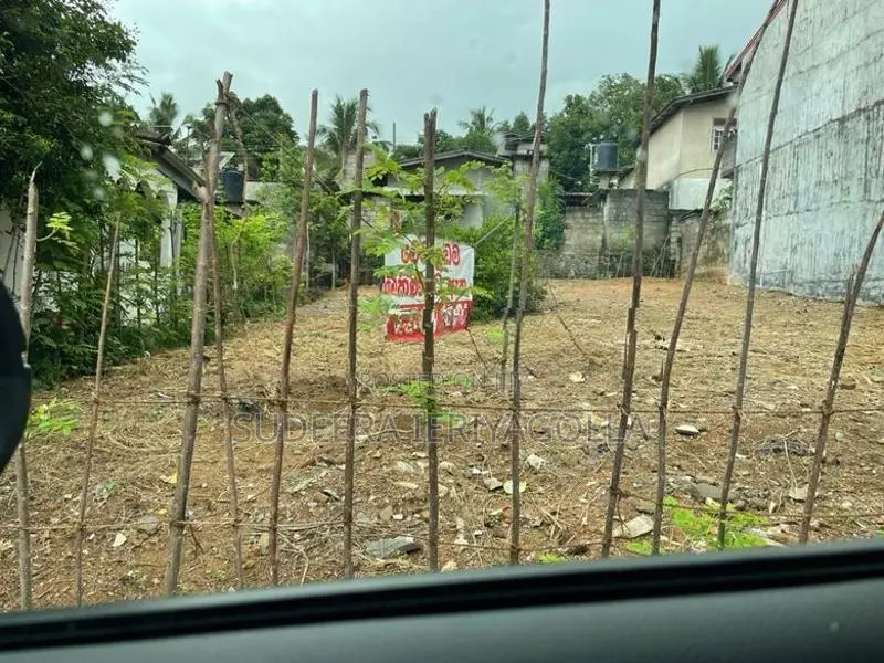 කහතුඩුව නිරවුල් ඔප්පු සහිත අධිවෙගයට නුදුරින් පර්චස් 10ක ඉඩම