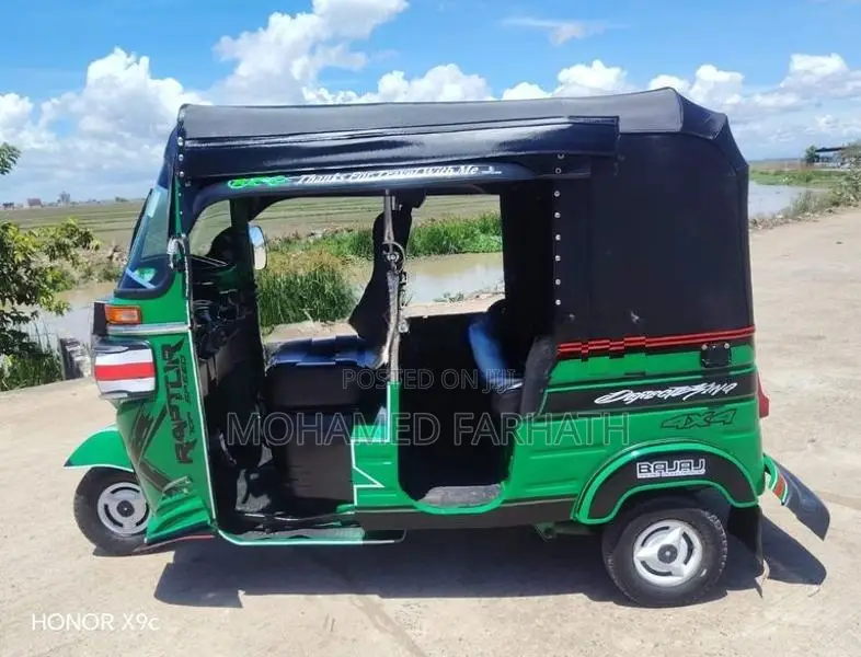 Bajaj RE 2018