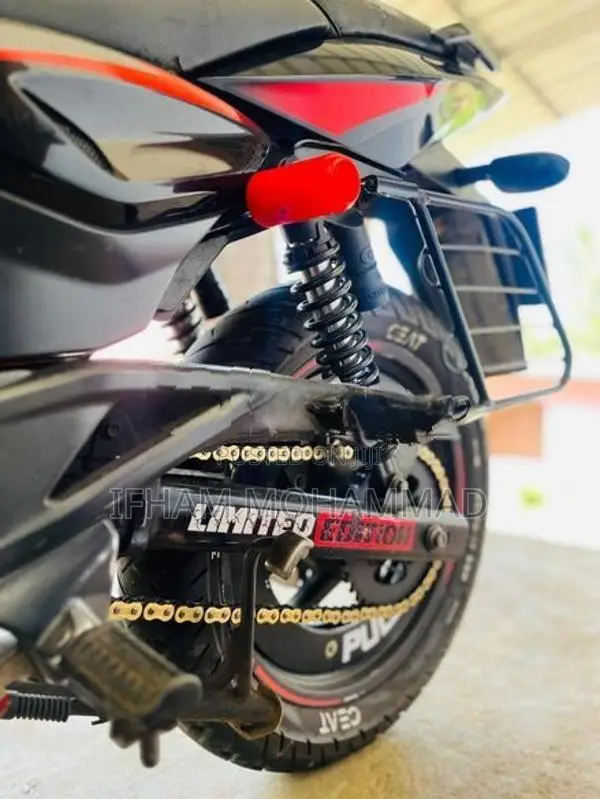 Bajaj Pulsar 180 2017