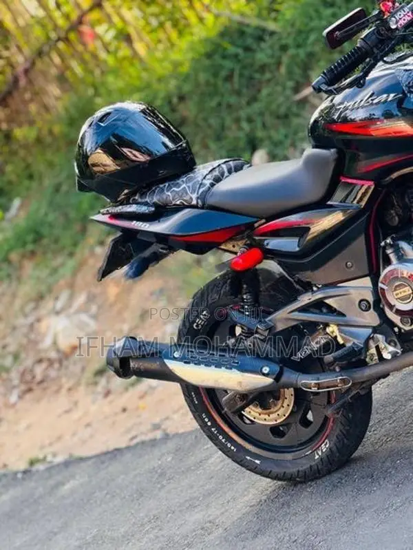 Bajaj Pulsar 180 2017