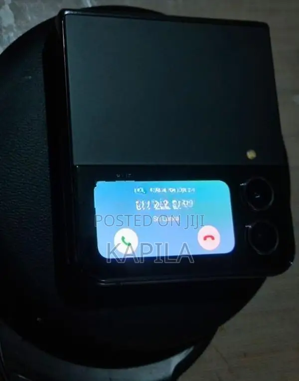 Samsung Galaxy Z Flip 4 256GB (Used)