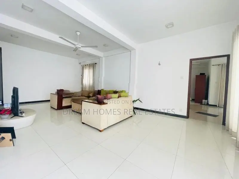Elegant 2-Storey Family Home in Enderamulla, Wattala