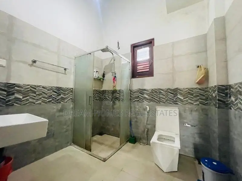 Elegant 2-Storey Family Home in Enderamulla, Wattala
