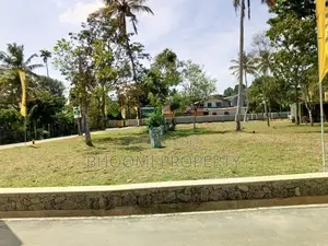 පඹුරණ ගාලු පාරට ලගින්ම බිම් කොටසක්