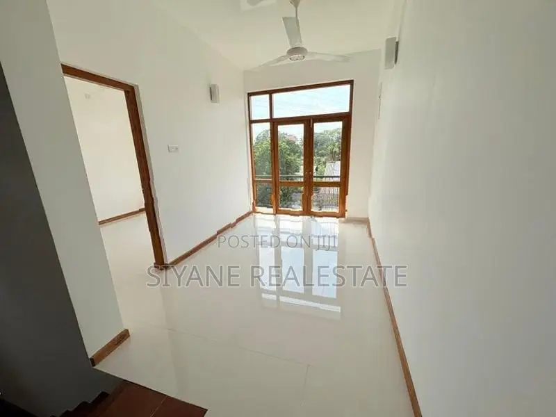 Brand New Luxury House for Sale – Pelawatha