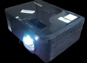 short throw projectors