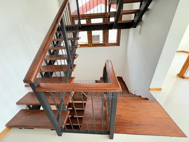 Brand New Luxury House for Sale – Pelawatha