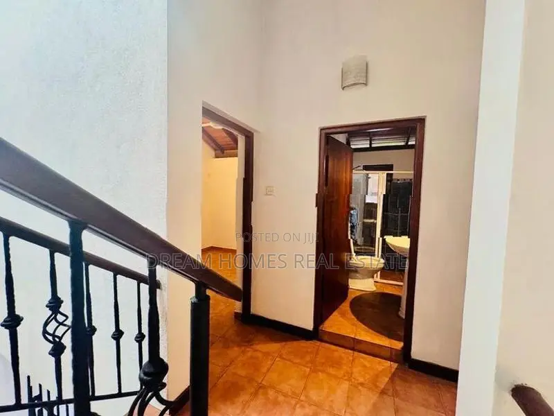 Dual Unit House in Prime Location, Akuregoda