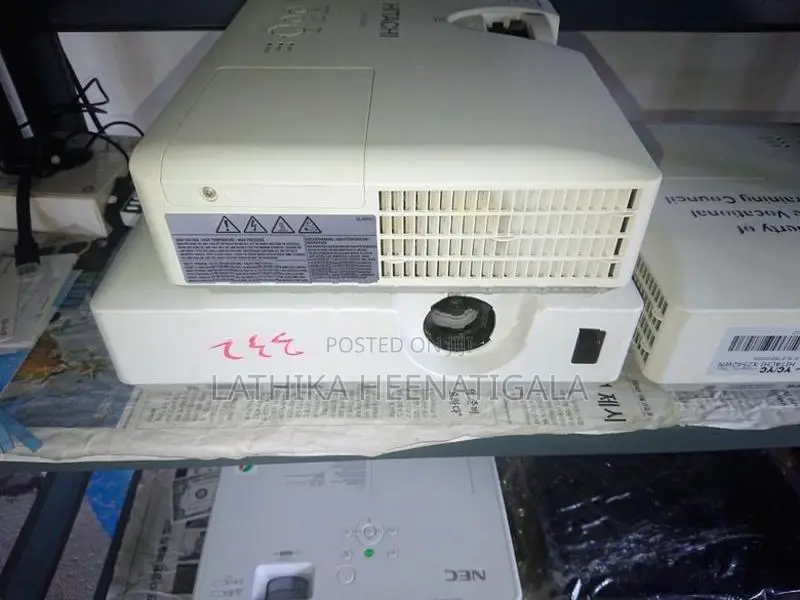 Multimedia projector HITACHI Cp-x2542WN