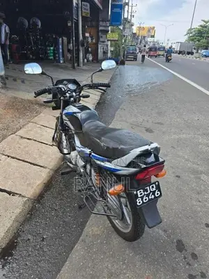 Bajaj CT100 2025