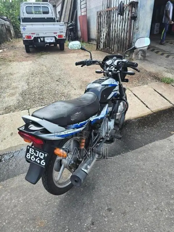 Bajaj CT100 2025
