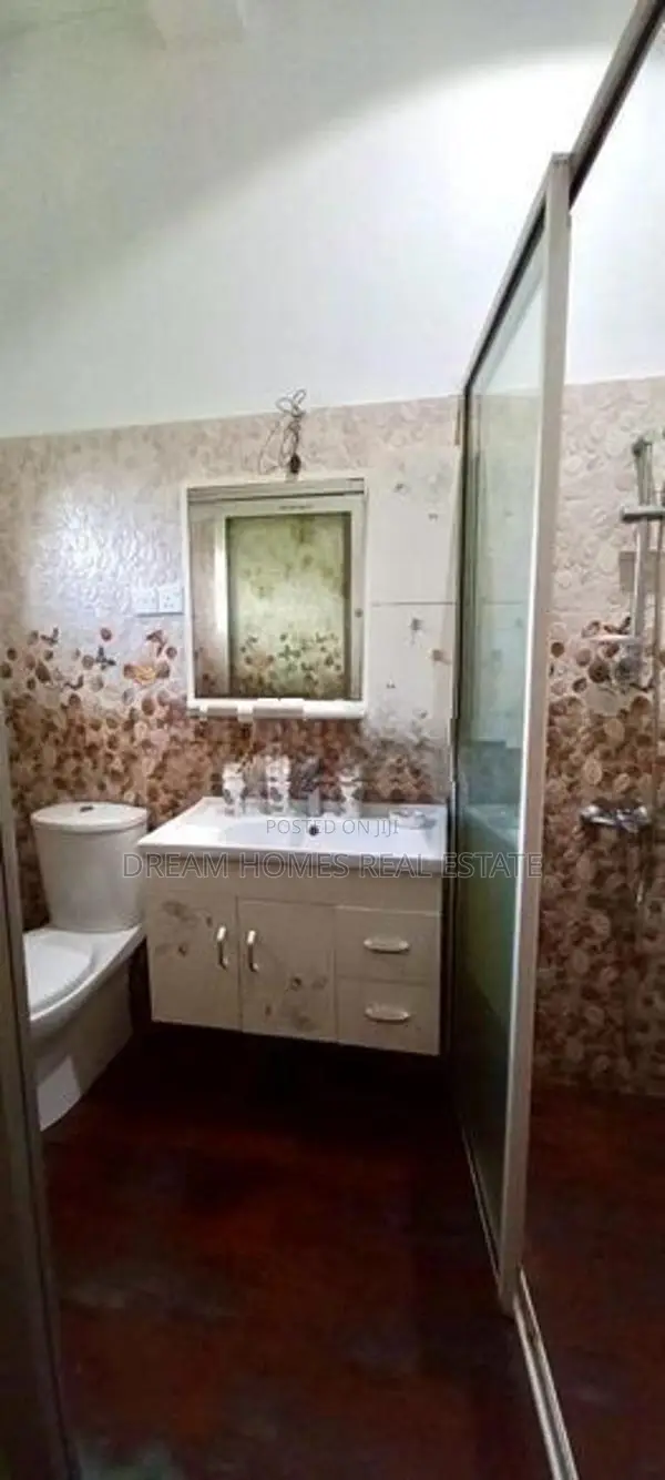 Luxurious 4BR Green Concept House with Rooftop Studio